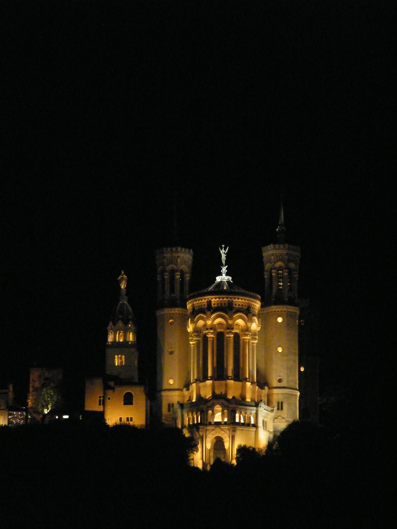 Basilique Notre-Dame de Fourvière (Nuit) - DSCF4371.JPG